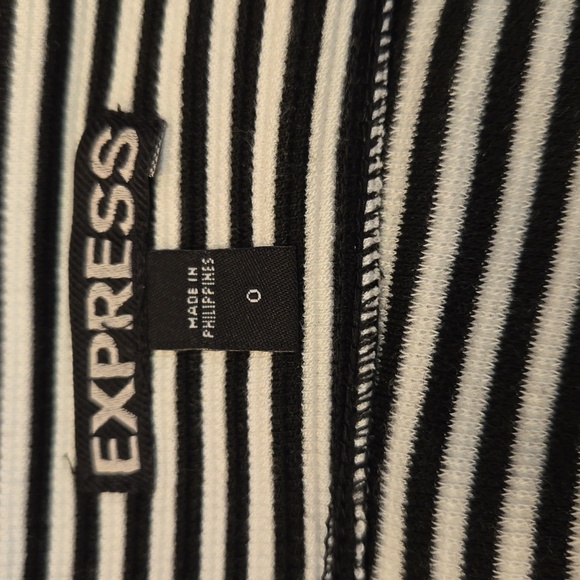 Fun express flattering striped Express skirt size 0 - Picture 4 of 6